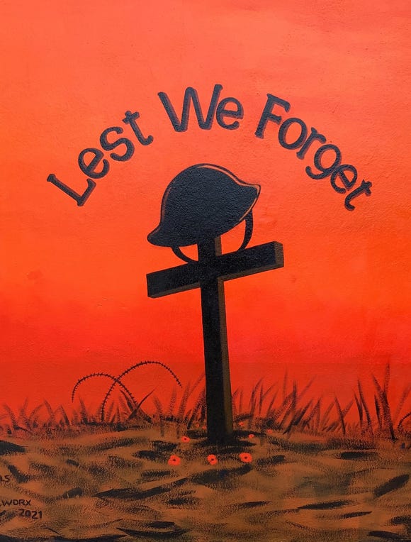 Close up of a soldier's grave with the text 'Lest We Forget'